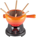 Le Creuset Gusseisen Käsefondue-Set, 2 L Volumen, Inkl. 2 Griffen, Spritzschutz, Rechaud und 6 Fonduegabeln, Ofenrot, 60020000902460